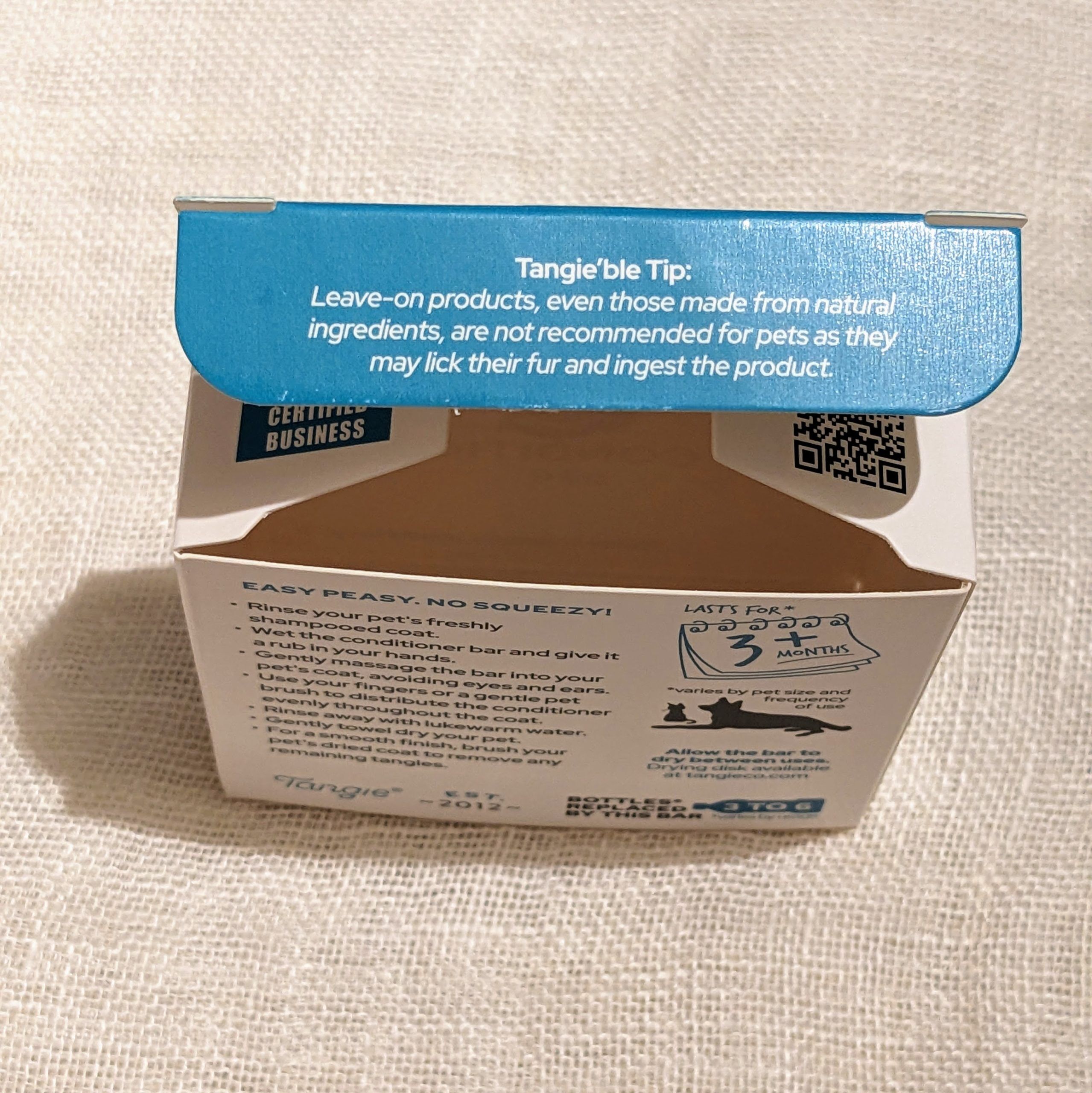 Tangie’ble Tip panel on the Tangie Pet Conditioner Bar box offering advice on safe pet grooming practices.