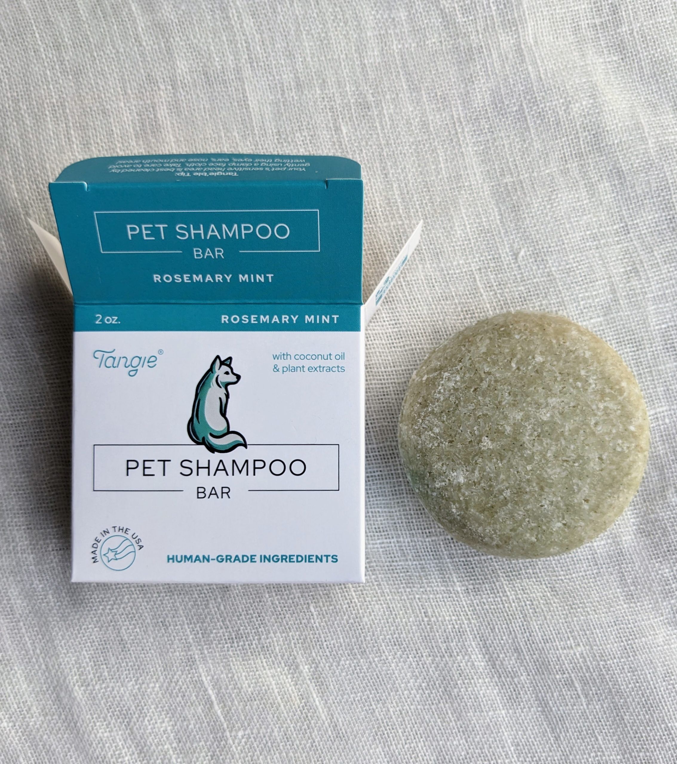 Rosemary mint pet shampoo bar by Tangie, revitalizing and gentle, ideal for irritated skin with spirulina powder.